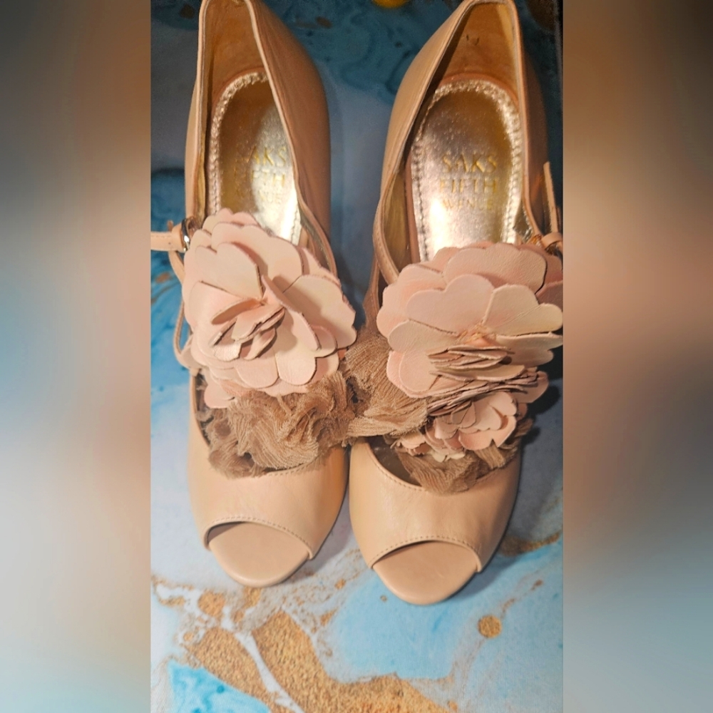 NWT SAKS FIFTH AVENUE Shoes - AIDA